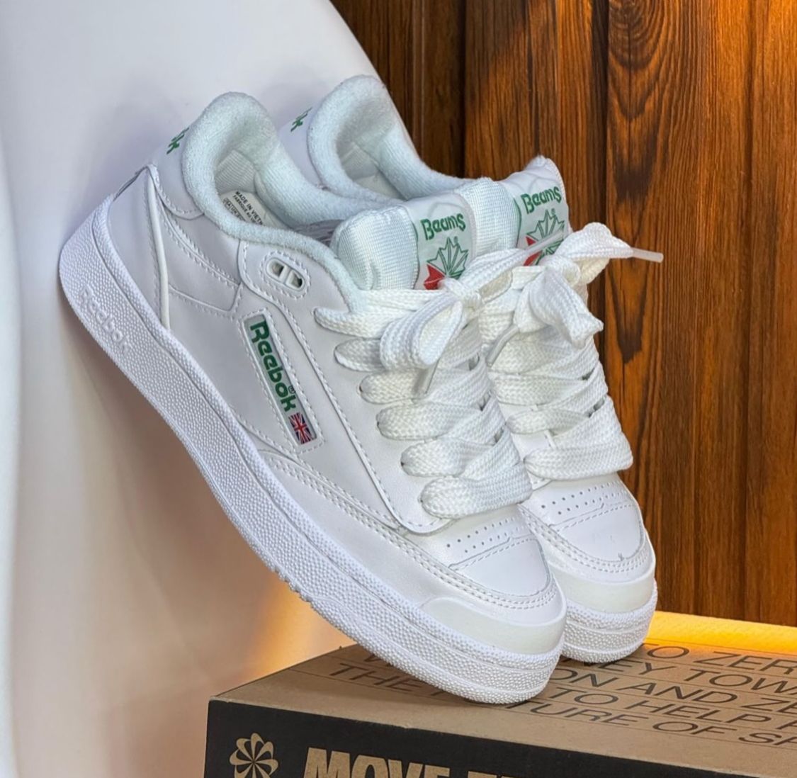 Transforma cada paso en una declaración de éxito con la leyenda REEBOK CLASSIC.