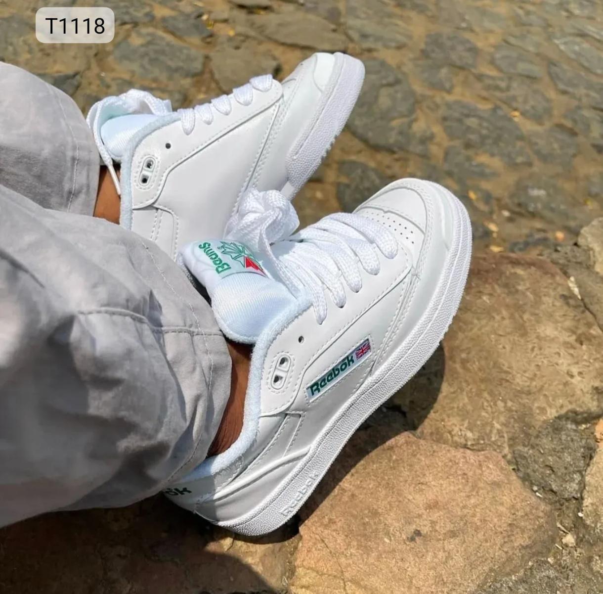 Transforma cada paso en una declaración de éxito con la leyenda REEBOK CLASSIC.